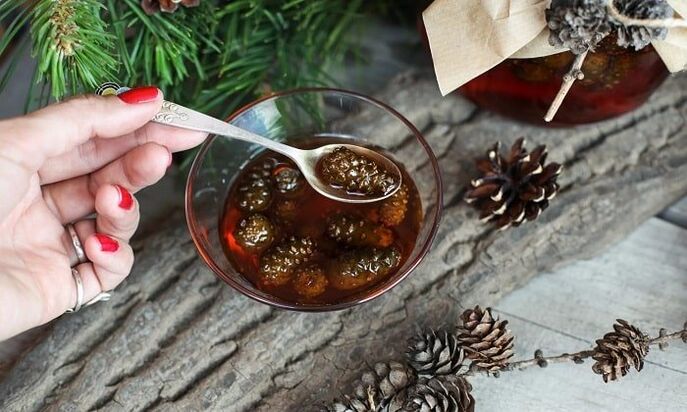 Үйде жатыр мойны остеохондрозын емдеуге арналған қарағай бүршіктеріне негізделген тұнбалар